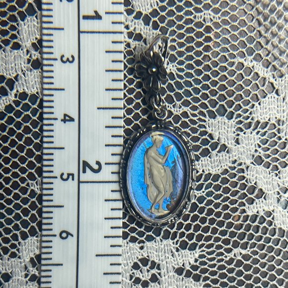 Vintage Morpho Butterfly Wing Pendant with Greek or Roman Woman - Picture 4 of 7
